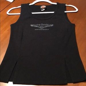 Harley Davidson fitted tank with front slits.